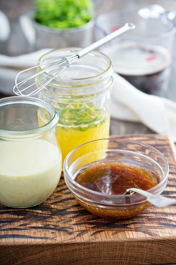 Quelles sont les meilleures pratiques pour faire mariner des viandes avec des herbes fraîches?