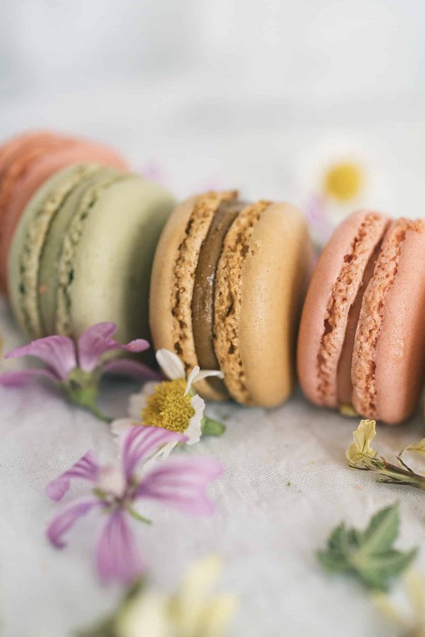 Comment préparer des macarons à la pistache avec un coeur de ganache montée ?